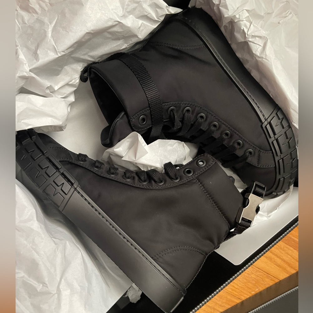 100% Authentic Pradas. Very cute, only worn 1x! Comes with box and dustbag.